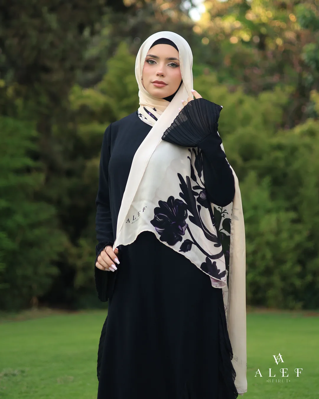 Barcelona, Pure silk mandil, Beige on black